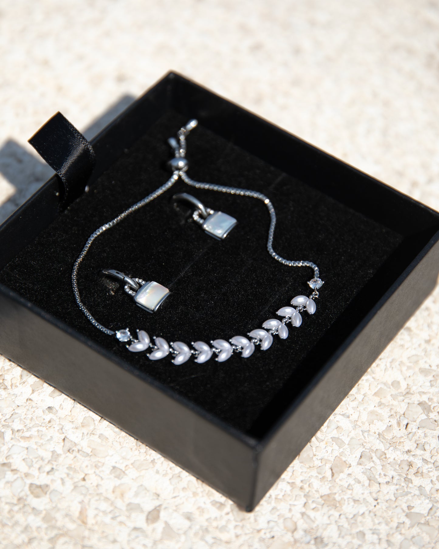 Bracciale in acciaio con madreperla – regolabile