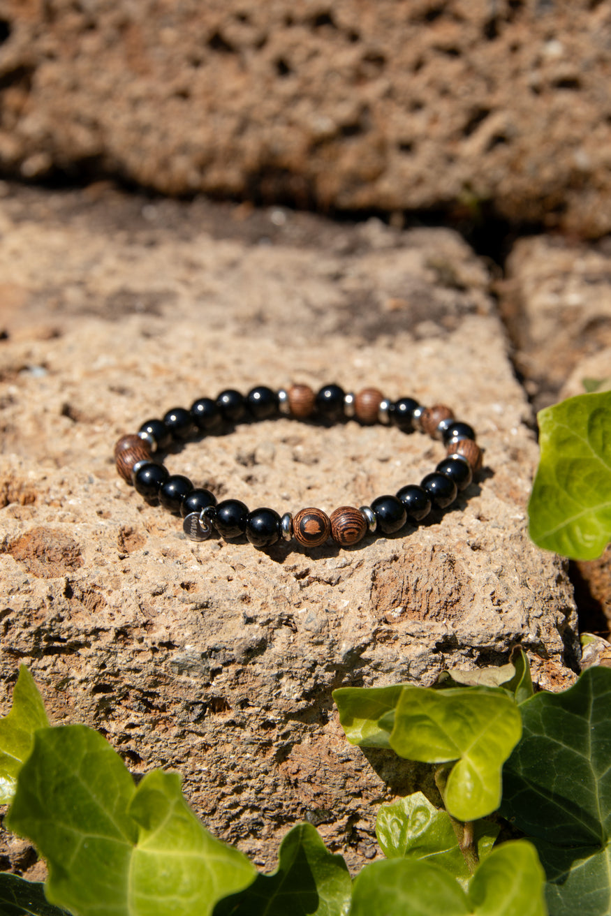 ✨ Braccialetto da Uomo in Legno, Pietra Nera e Acciaio Inox – Eleganza Naturale”