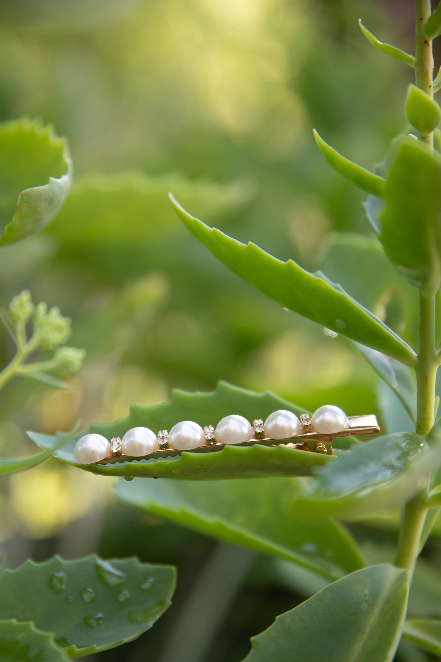 ✨ Set di mollette in metallo dorato con pietre e dettagli luminosi