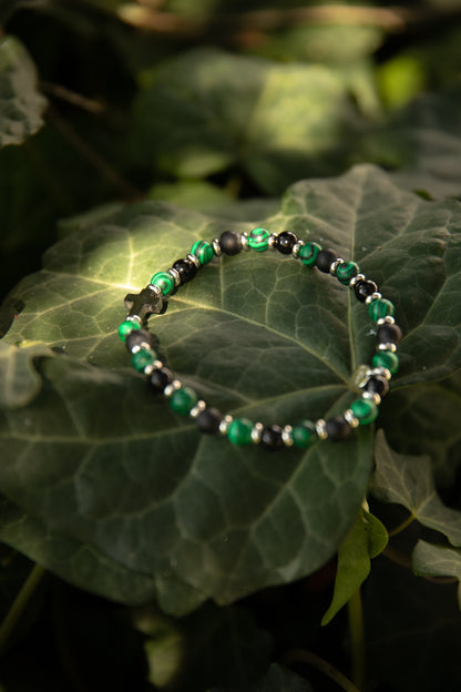 ✨ Bracciale Uomo con Pietre Verdi e Croce in Acciaio – Stile e Carisma