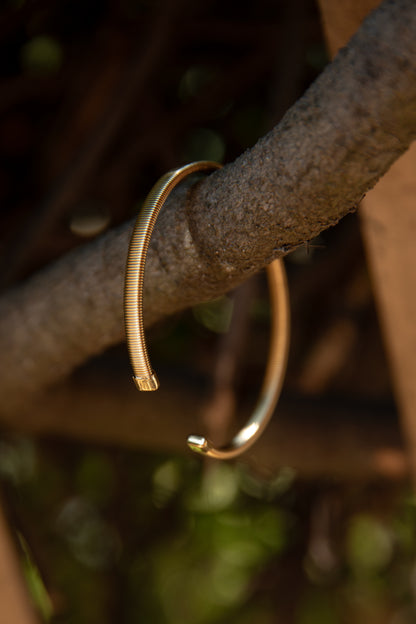 ✨ Bracciale rigido in acciaio dorato