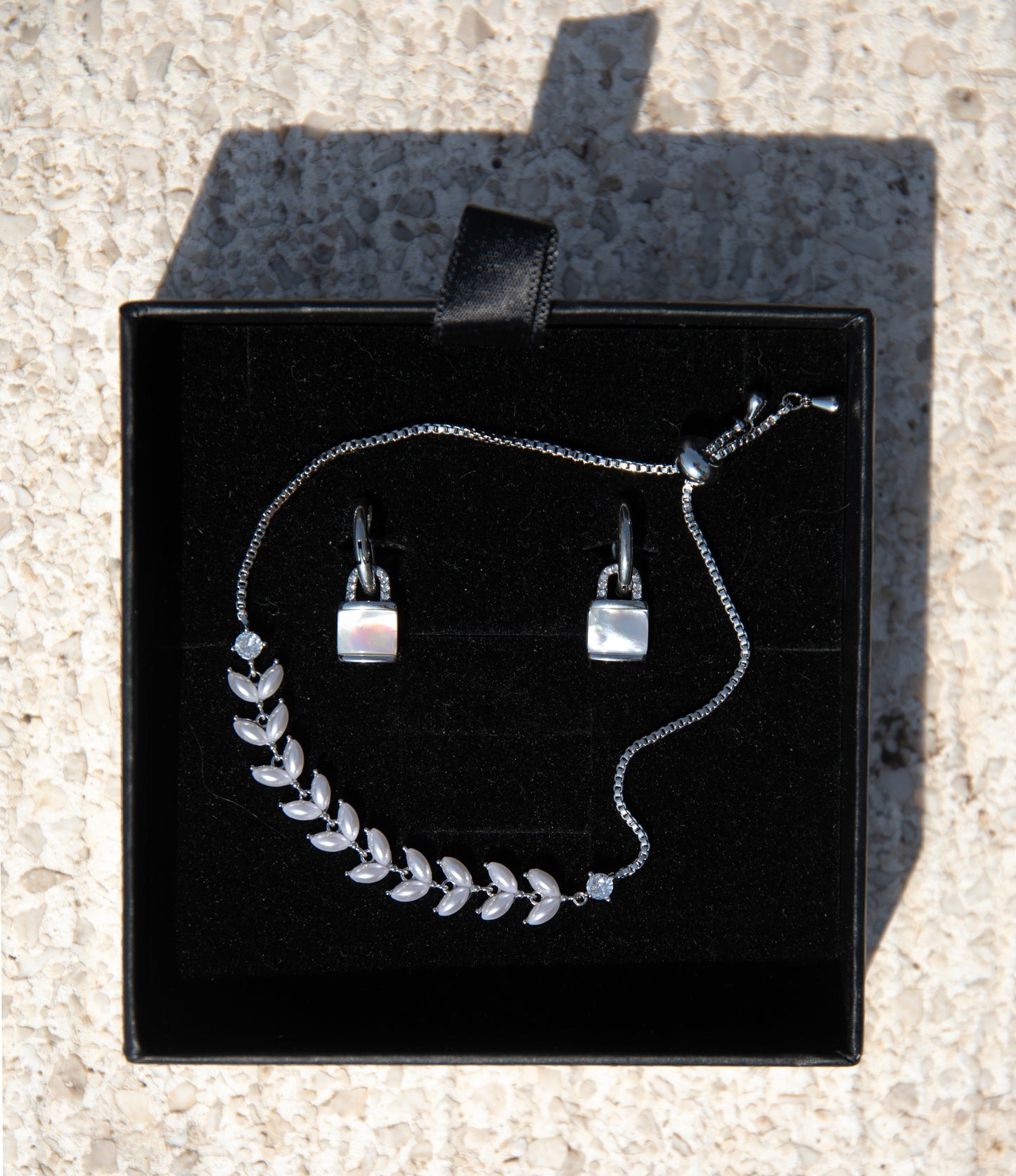 Bracciale in acciaio con madreperla – regolabile