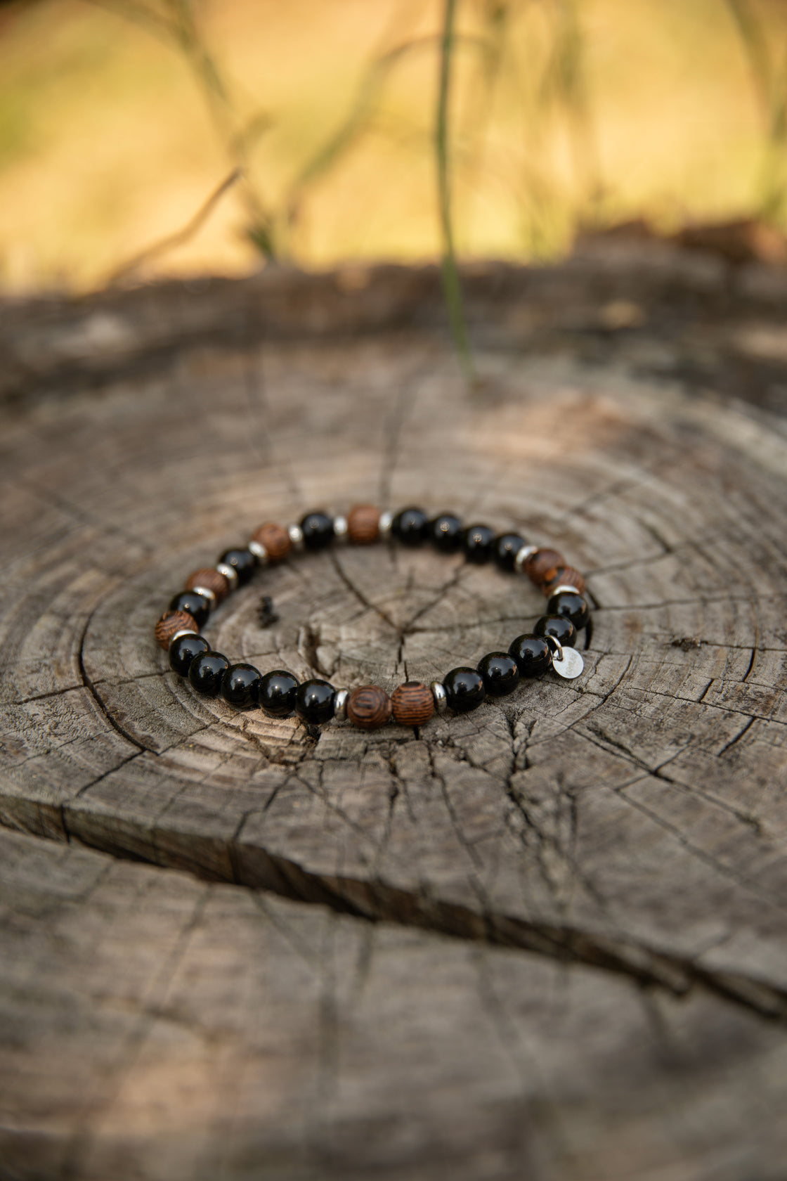 ✨ Braccialetto da Uomo in Legno, Pietra Nera e Acciaio Inox – Eleganza Naturale”