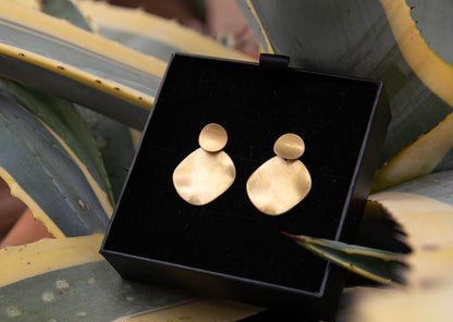 ✨ Orecchini in acciaio dorato satinato – Minimalismo chic ✨